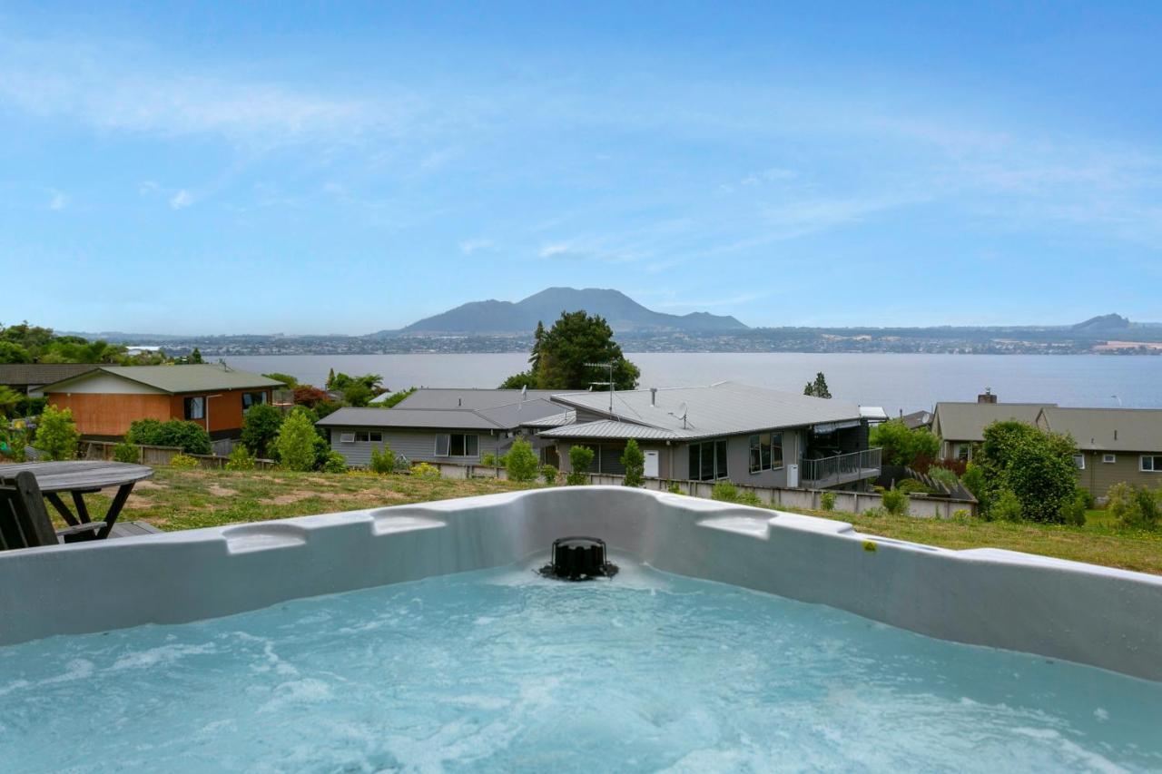 Acacia Bay Bach - Views, Spa & Serenity - เทาโป ภายนอก รูปภาพ